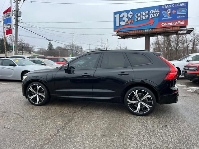 Used 2022 Volvo XC60 T8 R-Design w/ Advanced Package image 6