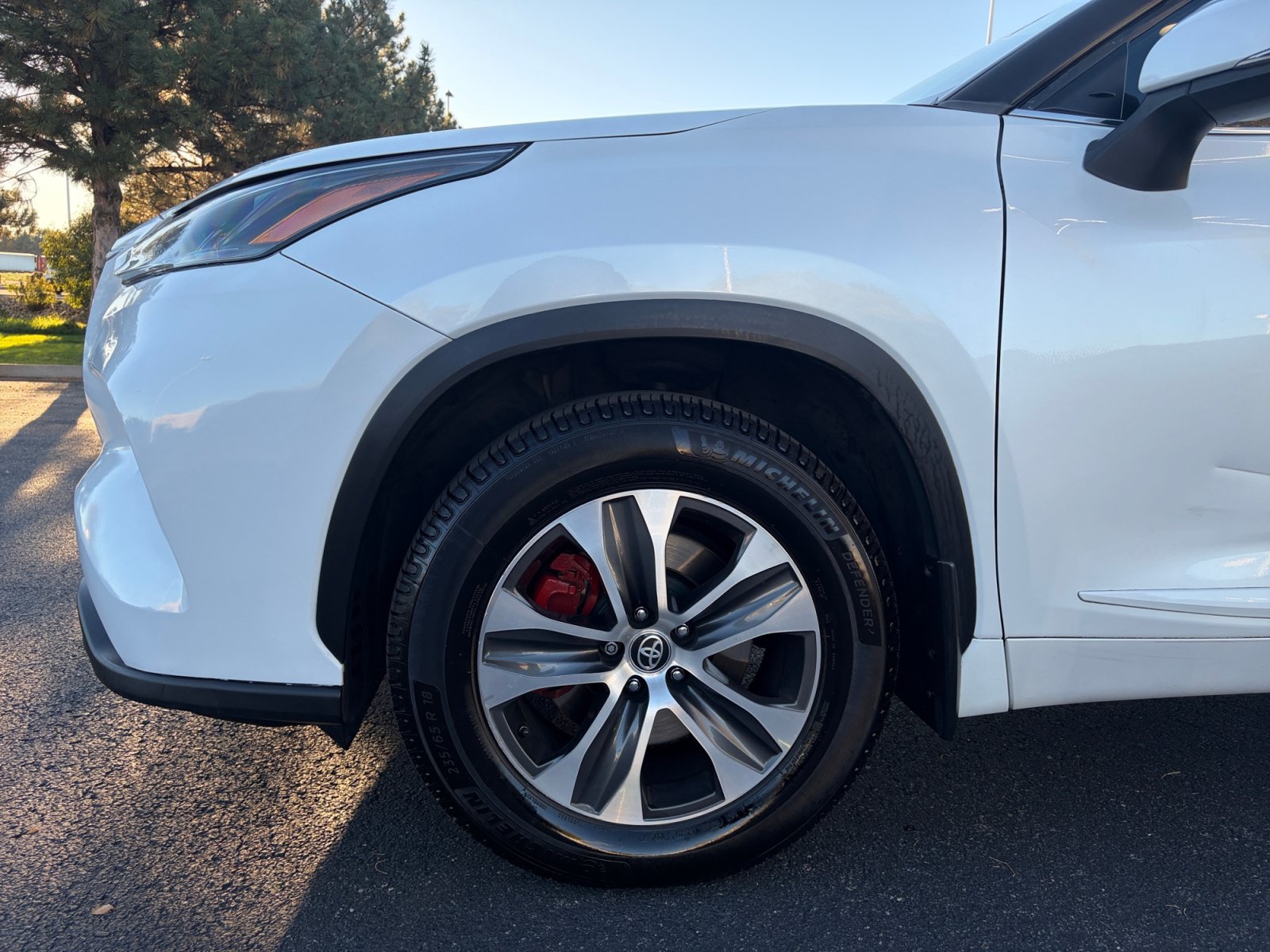 Used 2022 Toyota Highlander XLE AWD/4WD image 10