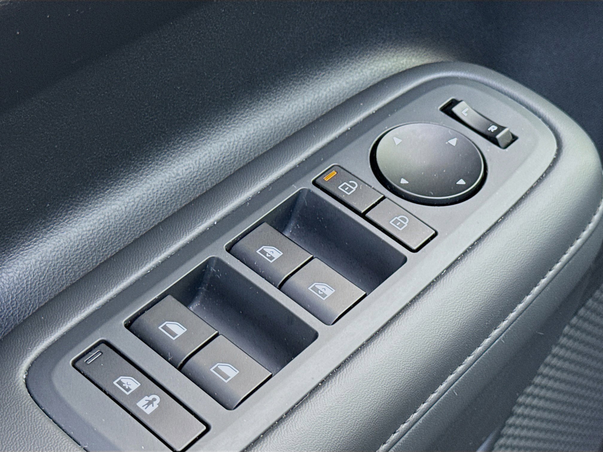 Used 2025 Hyundai Santa Fe SEL image 8