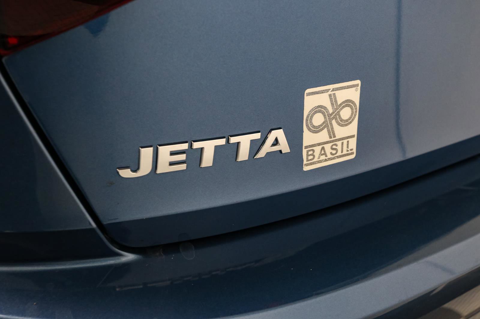 Certified 2019 Volkswagen Jetta SE image 12