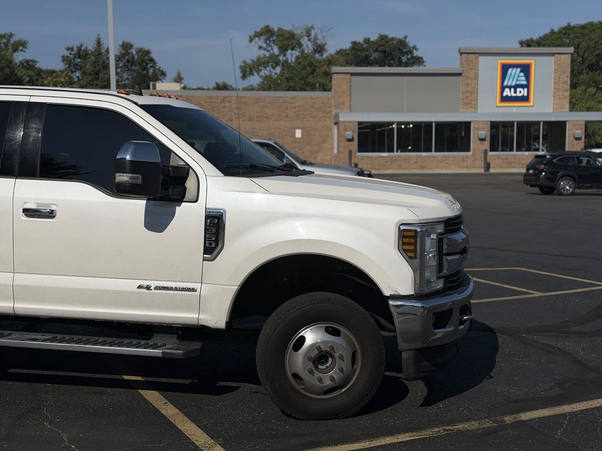 Used 2019 Ford F350 Lariat w/ Lariat Ultimate Package AWD/4WD image 3