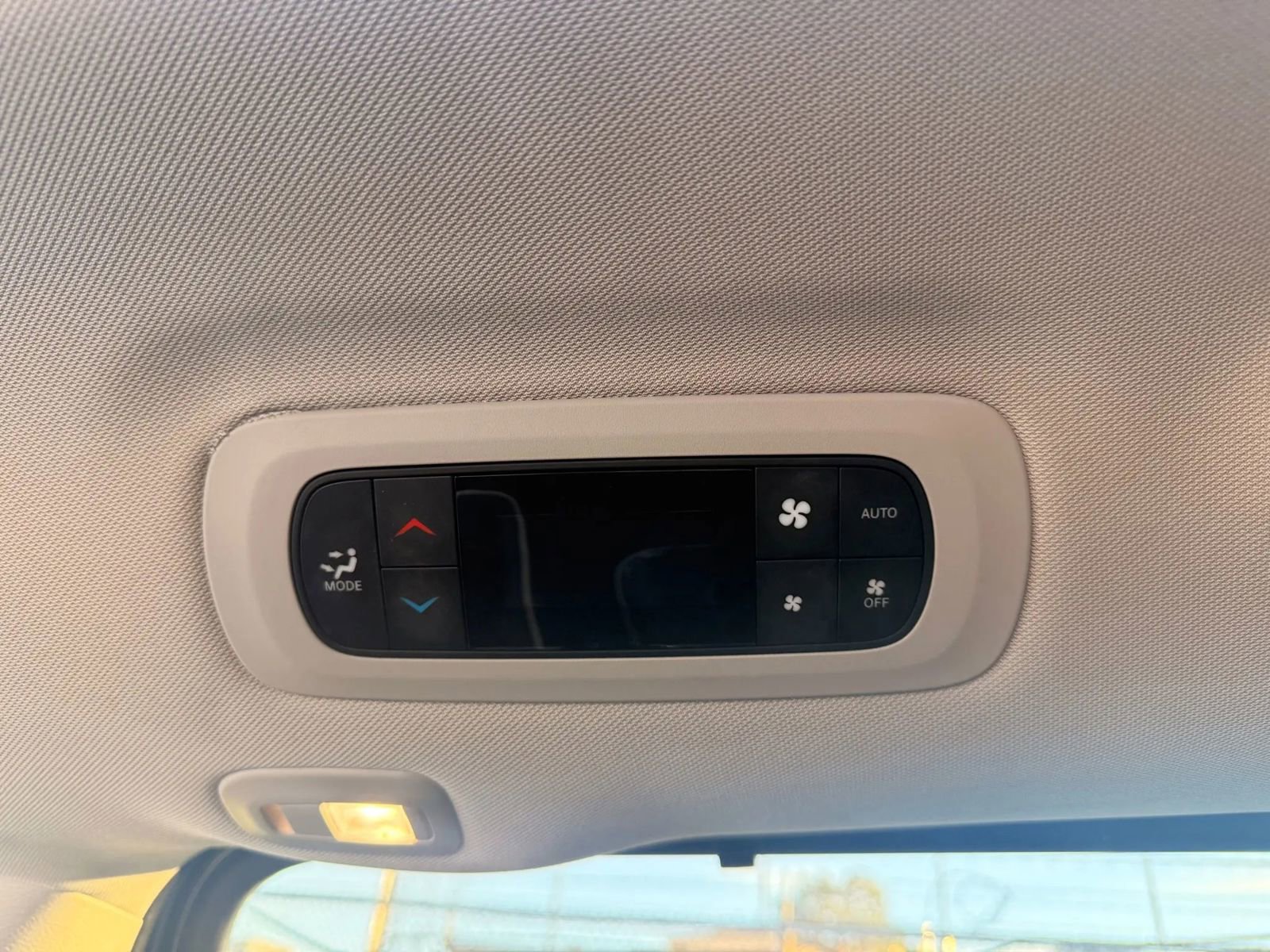 Used 2023 Chrysler Pacifica Limited image 31