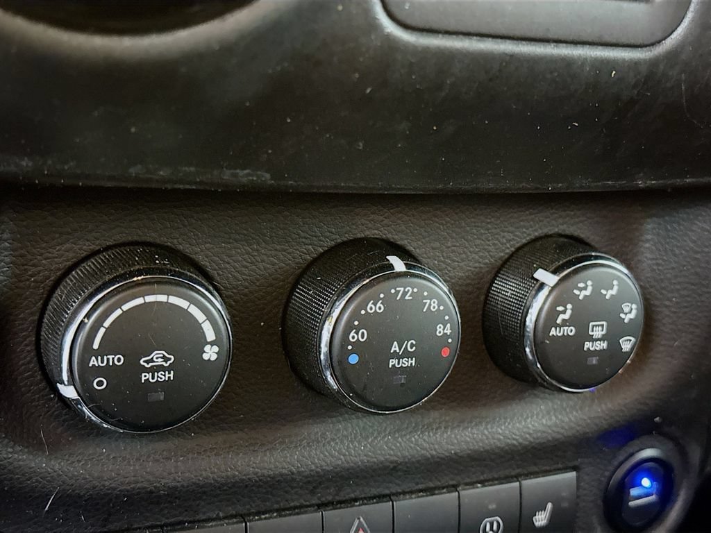 Used 2017 Jeep Wrangler Unlimited Rubicon AWD/4WD image 6