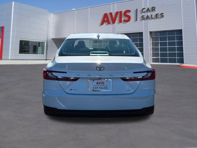 Used 2025 Toyota Camry LE image 9