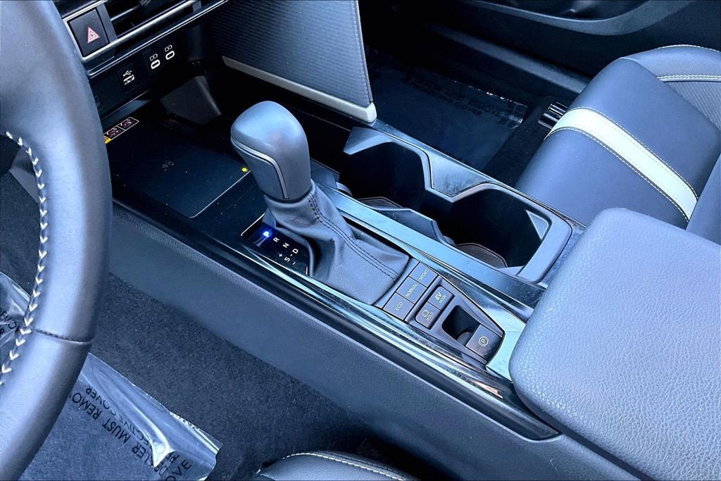 Used 2025 Toyota Camry SE image 15