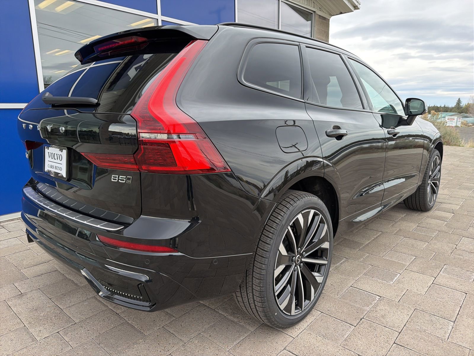New 2026 Volvo XC60 B5 Ultra w/ Protection Package Premier AWD/4WD image 7