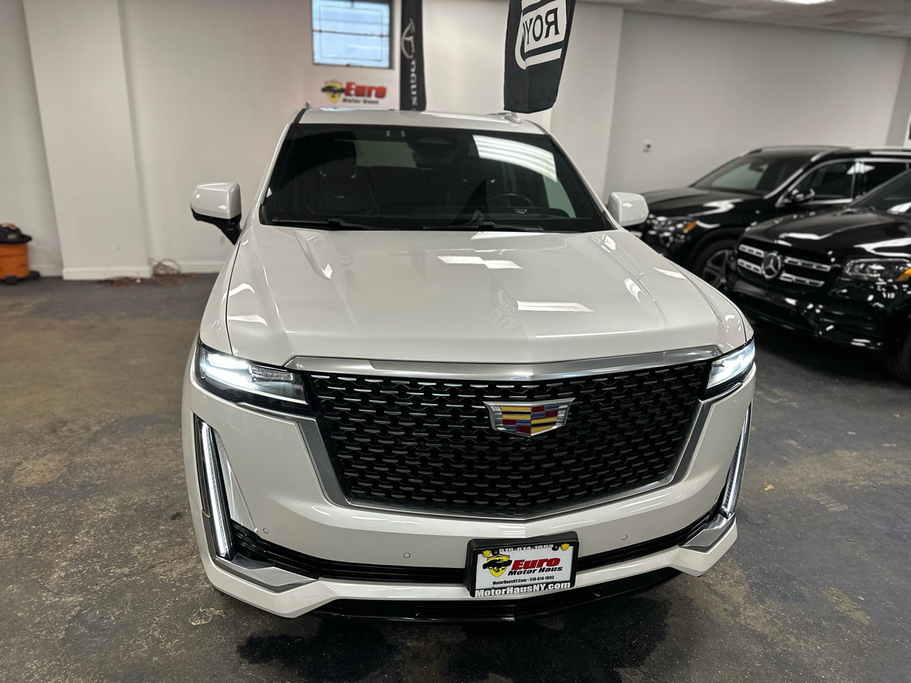 Used 2023 Cadillac Escalade Premium Luxury w/ Performance Package image 3