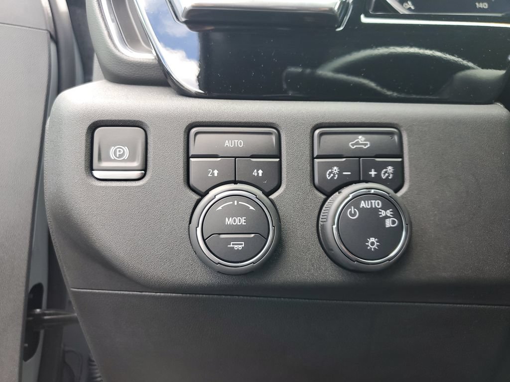 Used 2024 Chevrolet Silverado 1500 LT AWD/4WD image 28