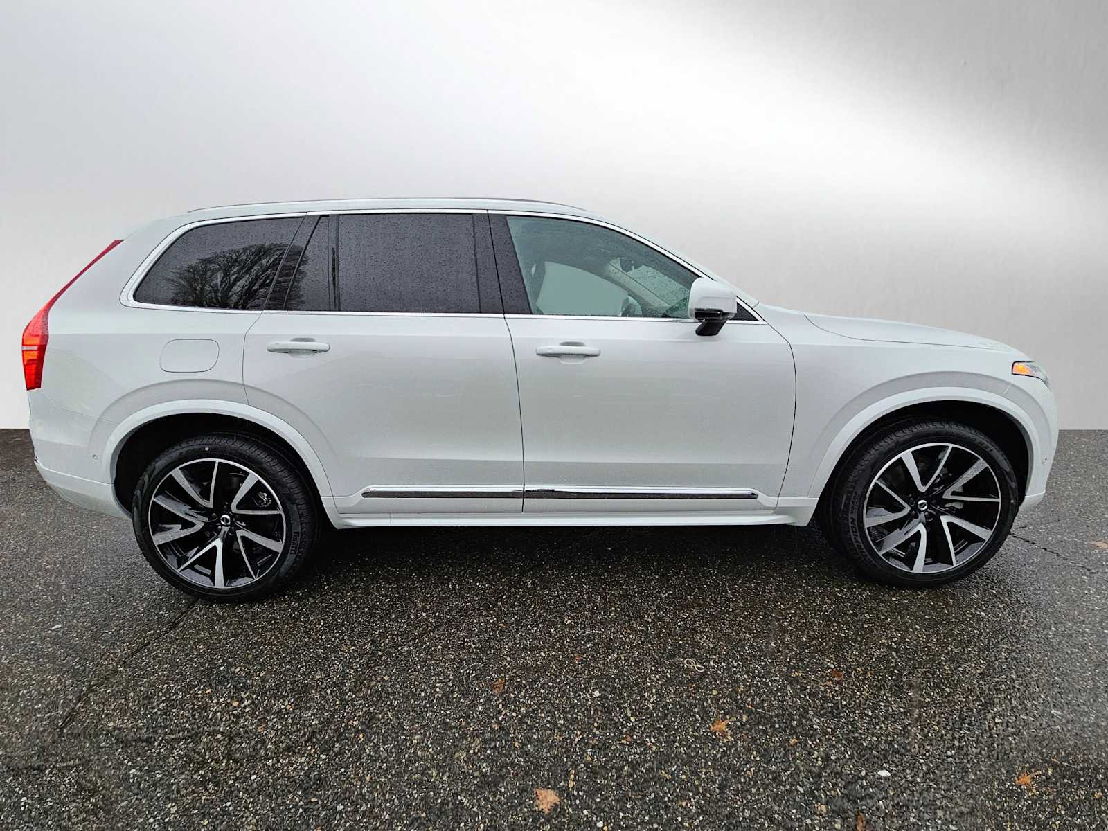 New 2025 Volvo XC90 B6 Plus w/ Protection Package Premier AWD/4WD image 8