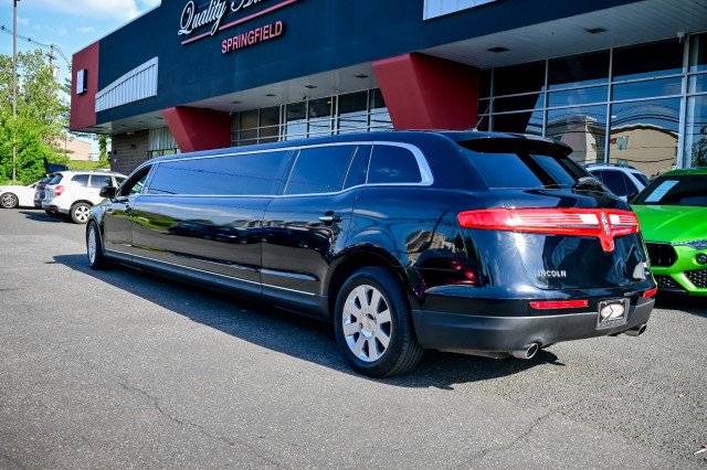 Used 2016 Lincoln MKT AWD image 5
