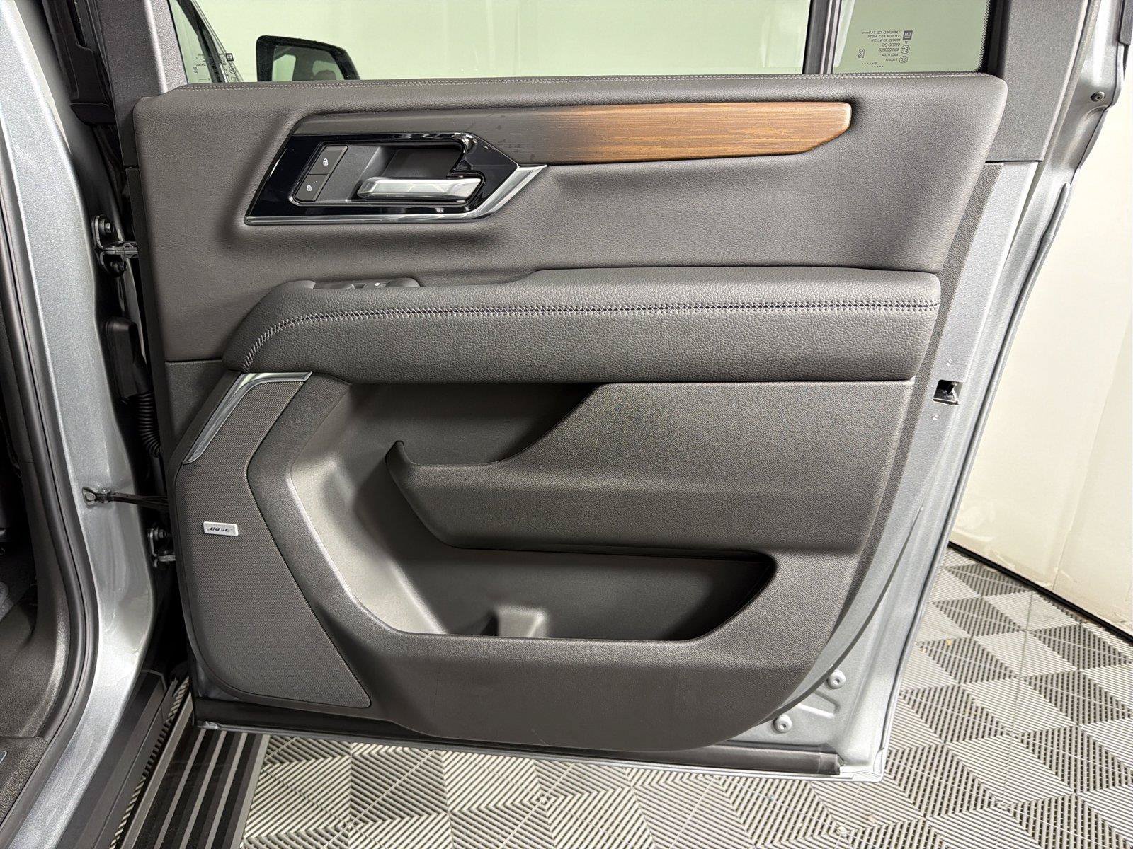 New 2026 GMC Yukon XL Denali w/ Sun & Power Step Package AWD/4WD image 16