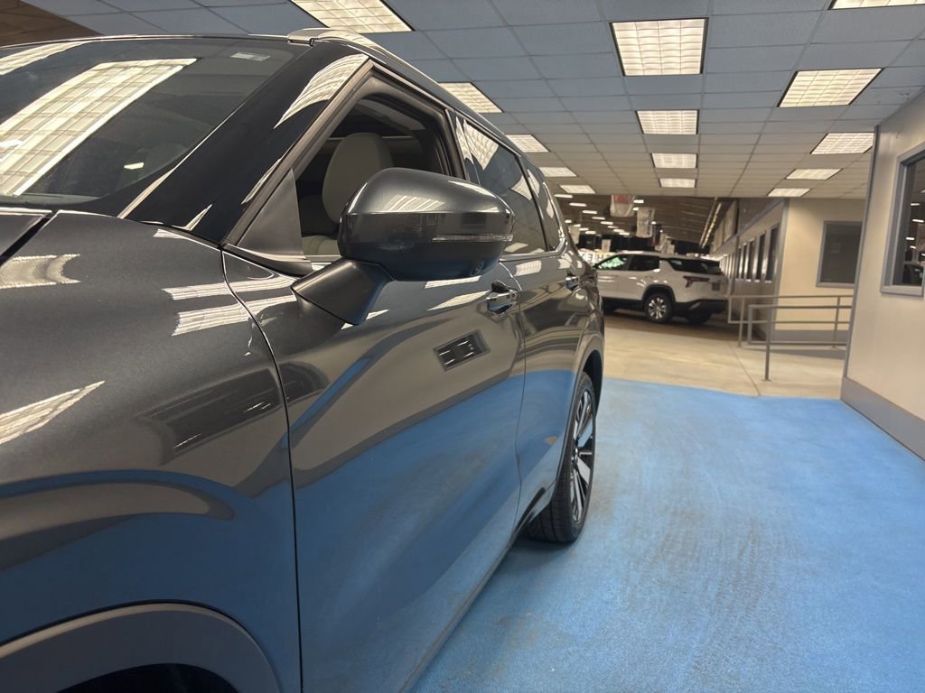 Used 2025 Mitsubishi Outlander SEL image 18