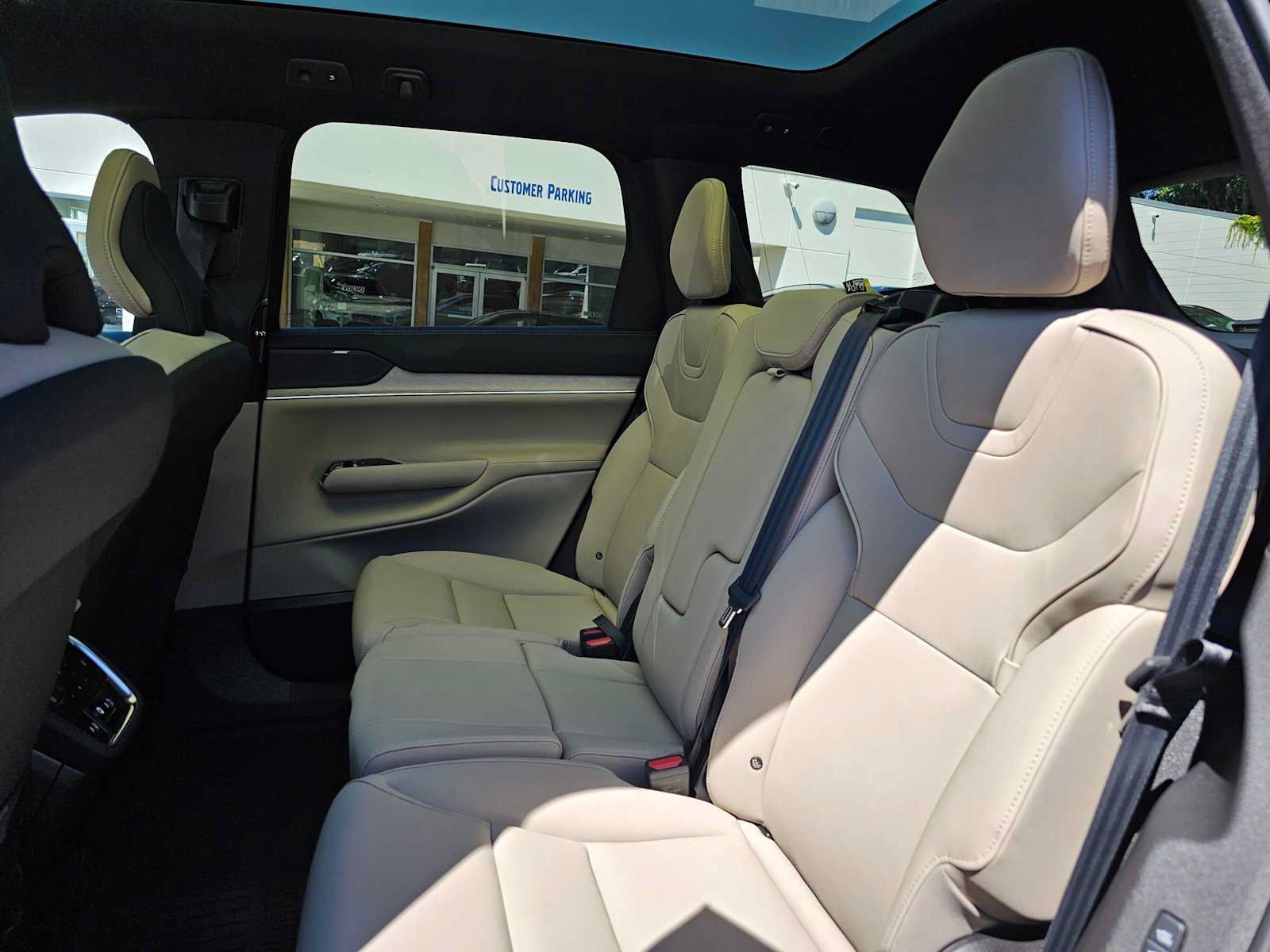 New 2026 Volvo EX90 Plus AWD/4WD image 18