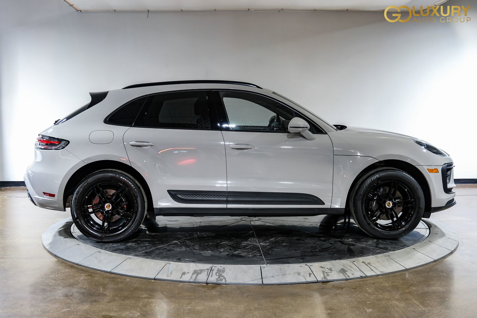 Used 2023 Porsche Macan AWD/4WD image 9