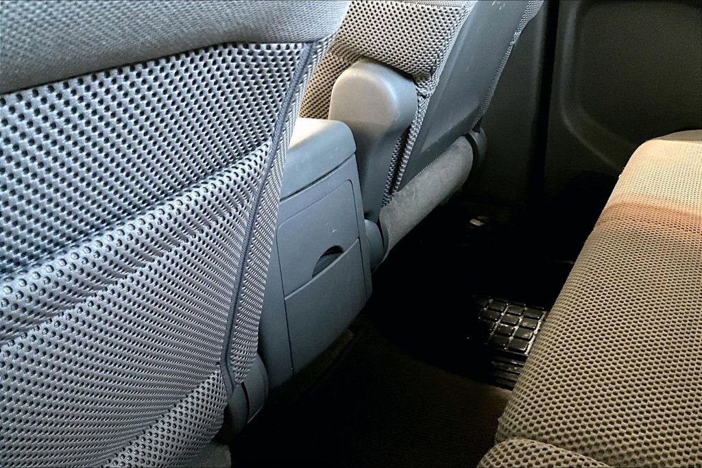 Used 2010 Nissan Frontier SE image 11