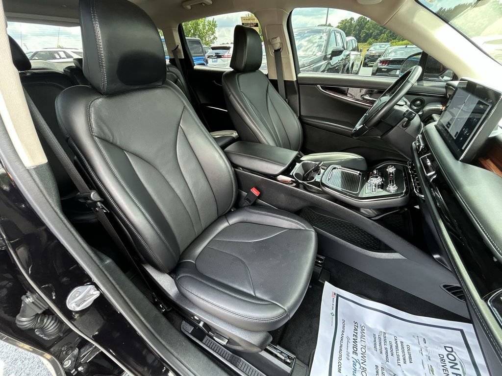 Used 2023 Lincoln Nautilus Reserve w/ Equipment Group 201A AWD/4WD image 31