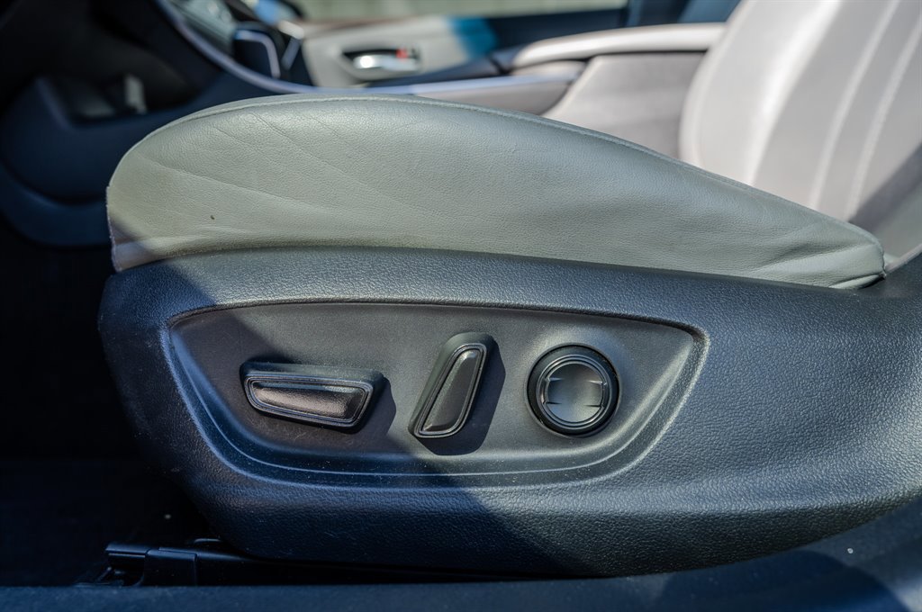 Used 2020 Toyota Avalon XLE FWD image 27