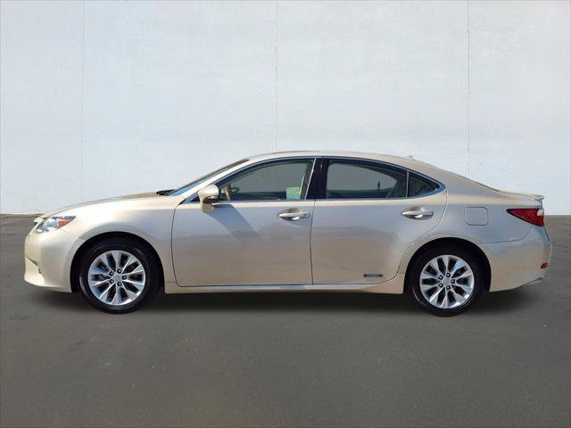 Used 2013 Lexus ES 300h w/ Luxury Pkg FWD image 2
