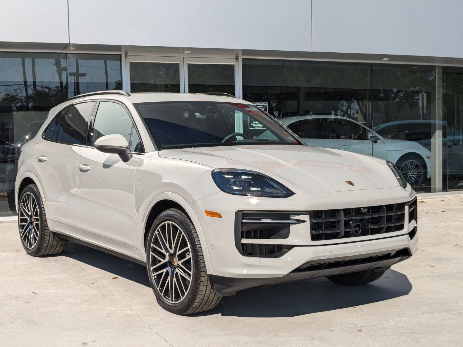 Certified 2025 Porsche Cayenne image 7