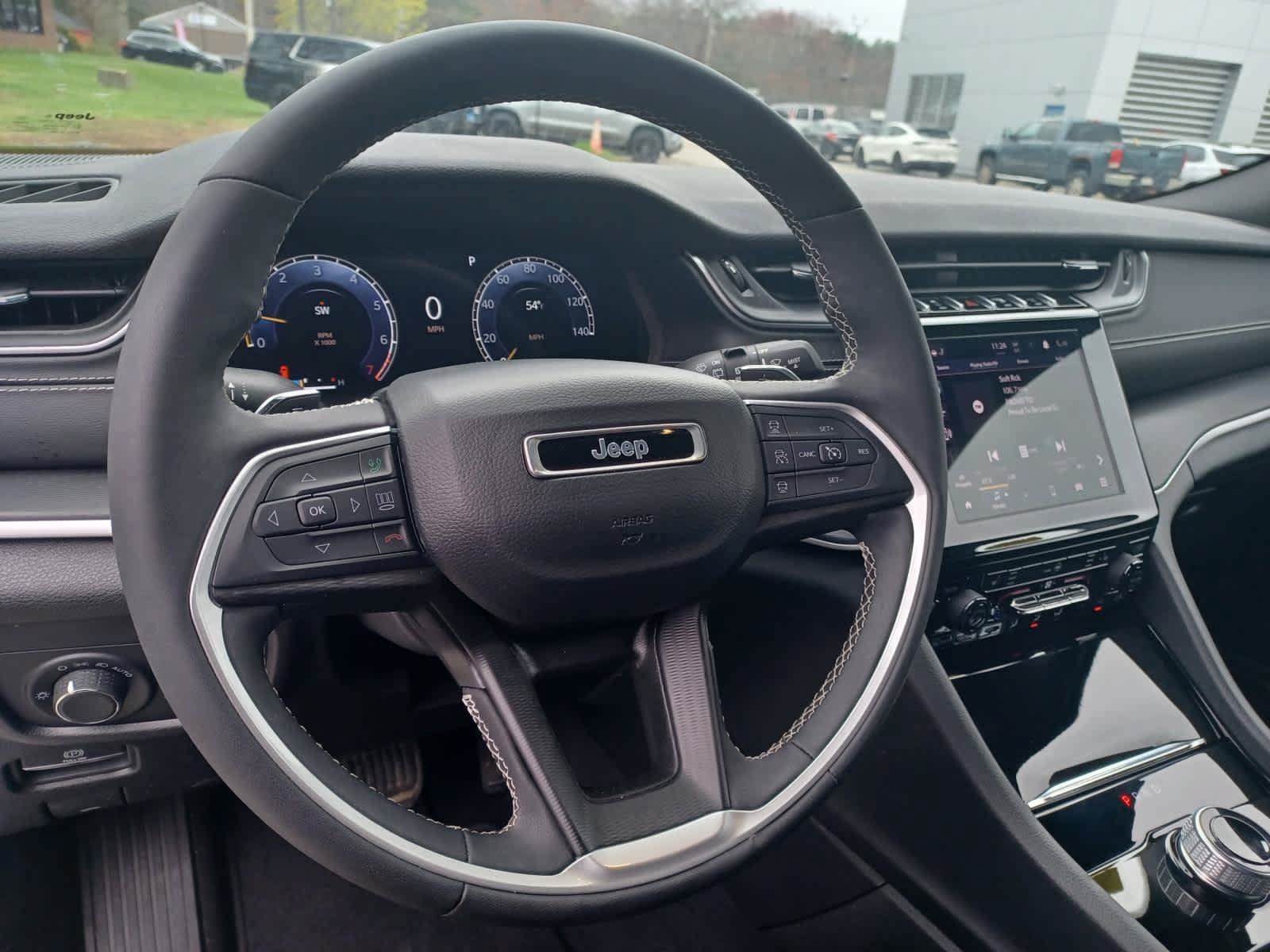 Used 2023 Jeep Grand Cherokee Altitude AWD/4WD image 9