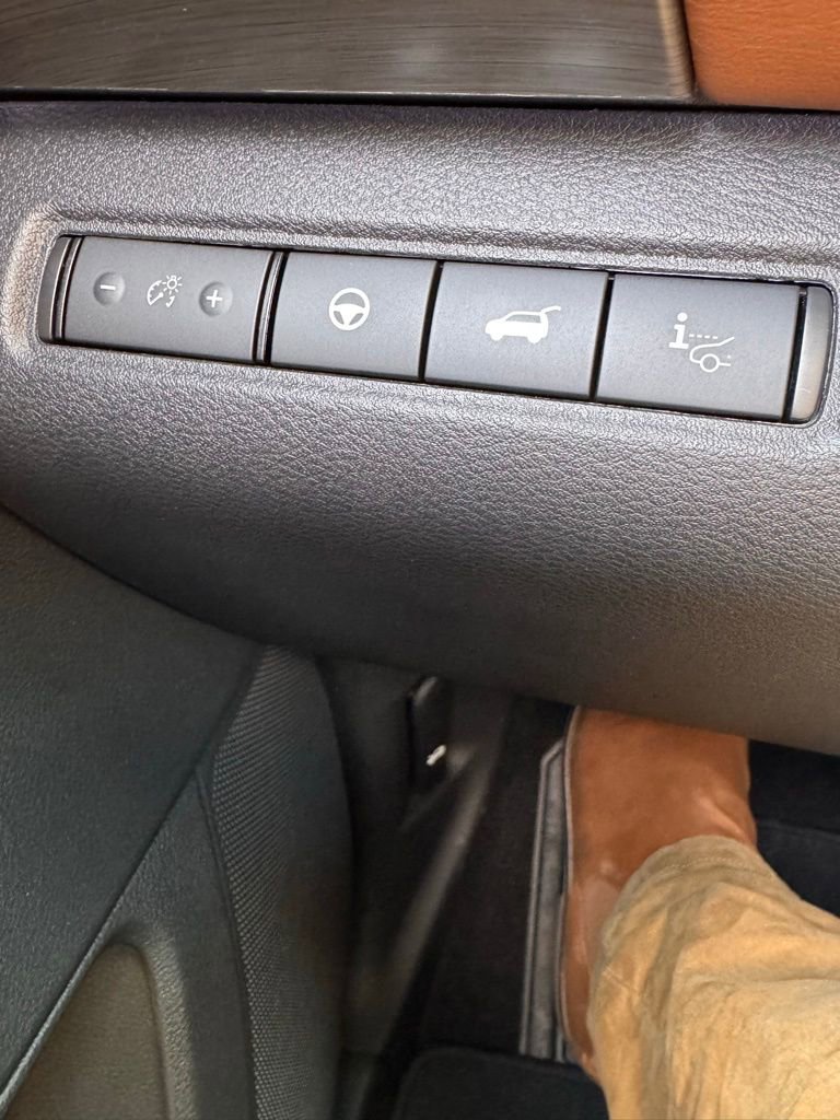 Used 2025 Nissan Pathfinder Platinum w/ Cargo Package FWD image 30