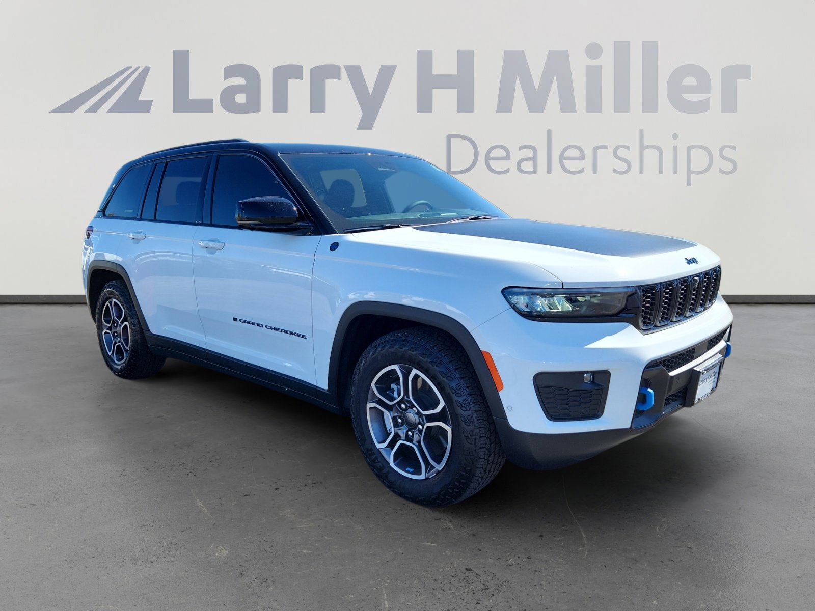 Used 2024 Jeep Grand Cherokee Trailhawk w/ Advanced Protech Group II image 7