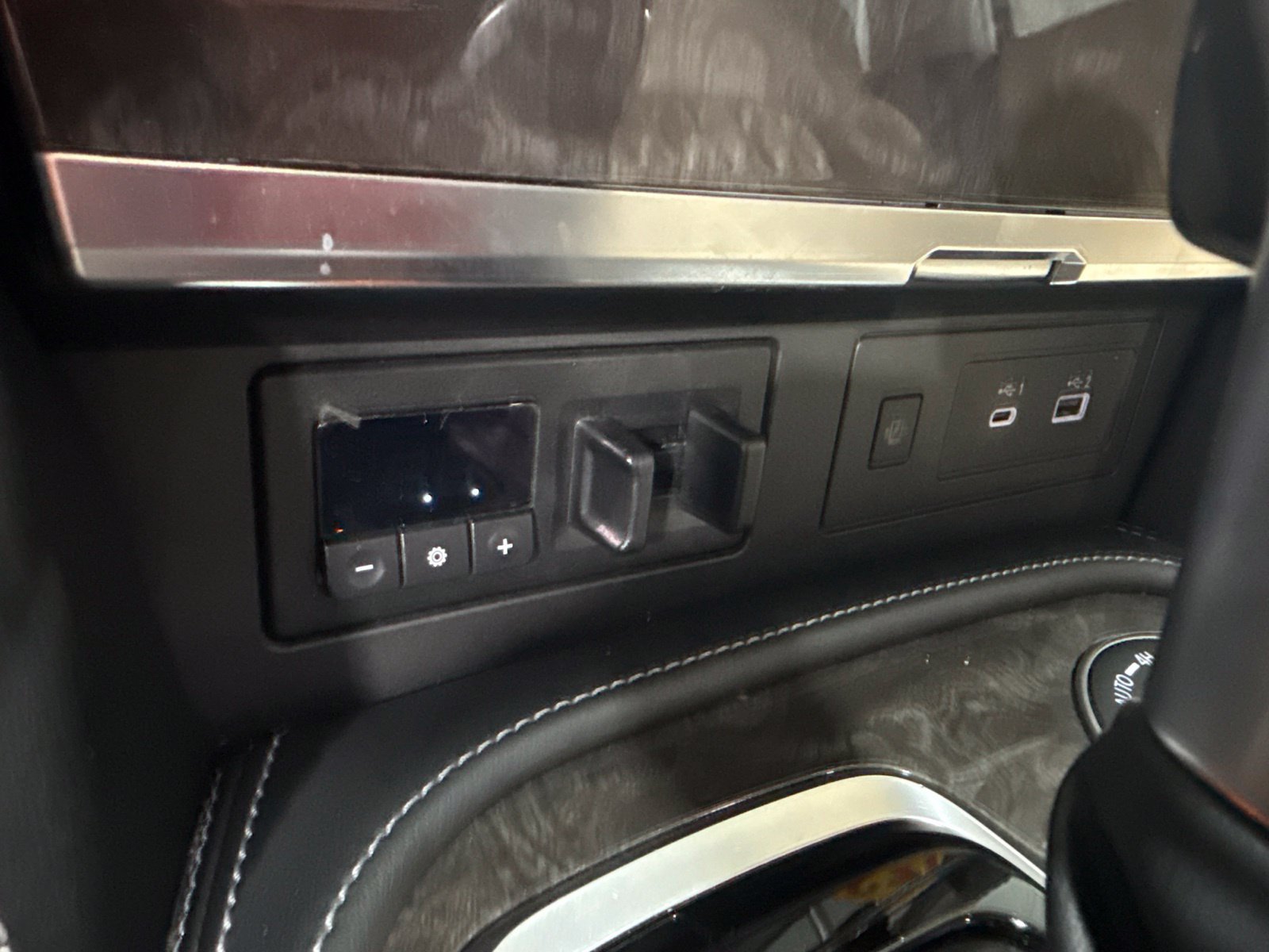 Used 2023 Nissan Armada Platinum w/ Captain's Chairs Package AWD/4WD image 46