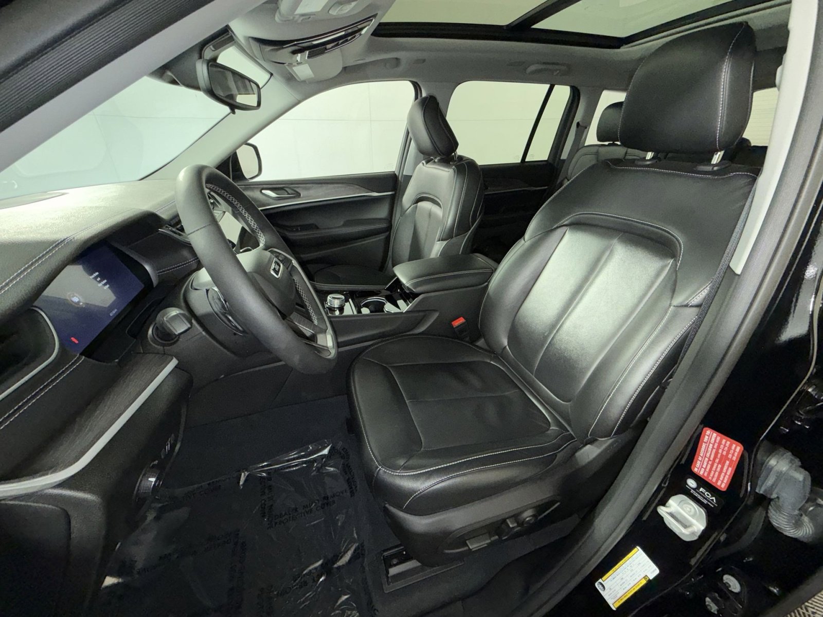 Used 2023 Jeep Grand Cherokee Limited image 13