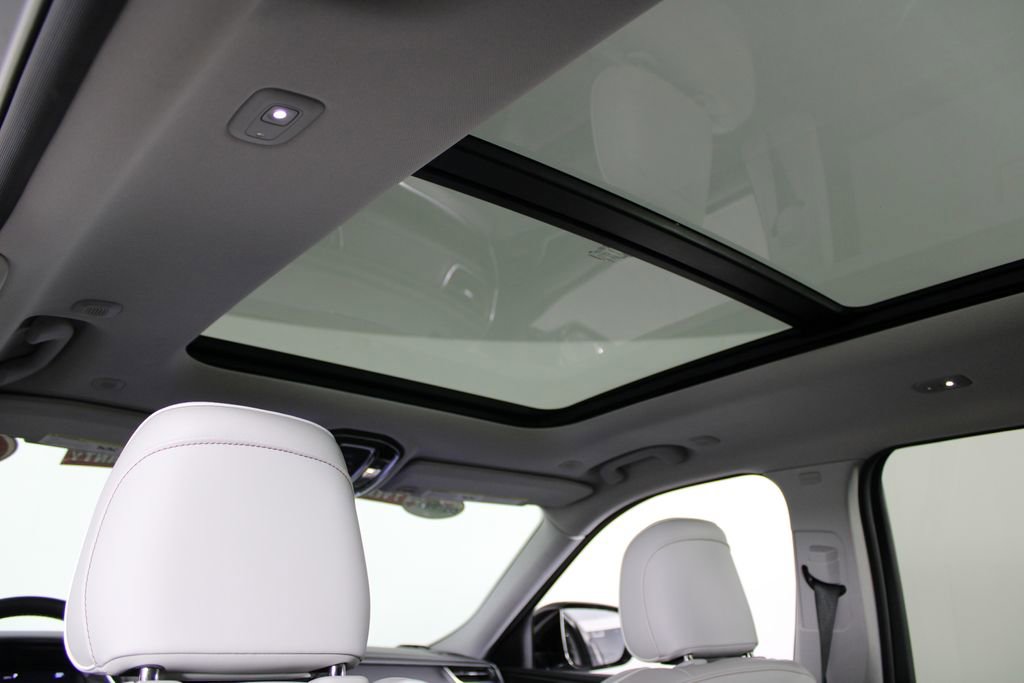 Used 2022 Jeep Grand Cherokee L Overland w/ MOPAR Finishing Package image 25