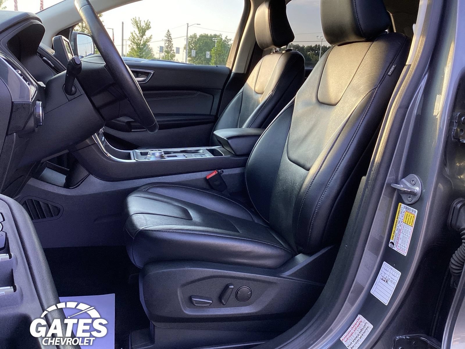 Used 2022 Ford Edge Titanium AWD/4WD image 16