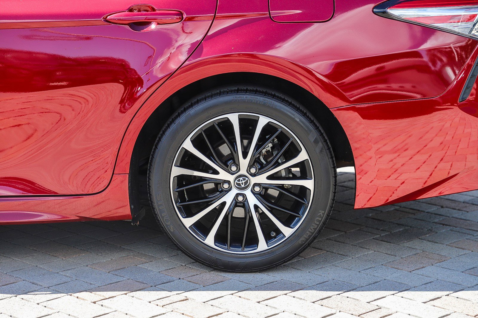 Used 2018 Toyota Camry SE FWD image 12