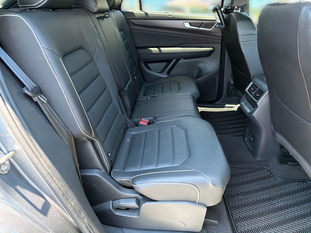 Certified 2024 Volkswagen Atlas Cross Sport SEL R-Line AWD/4WD image 26