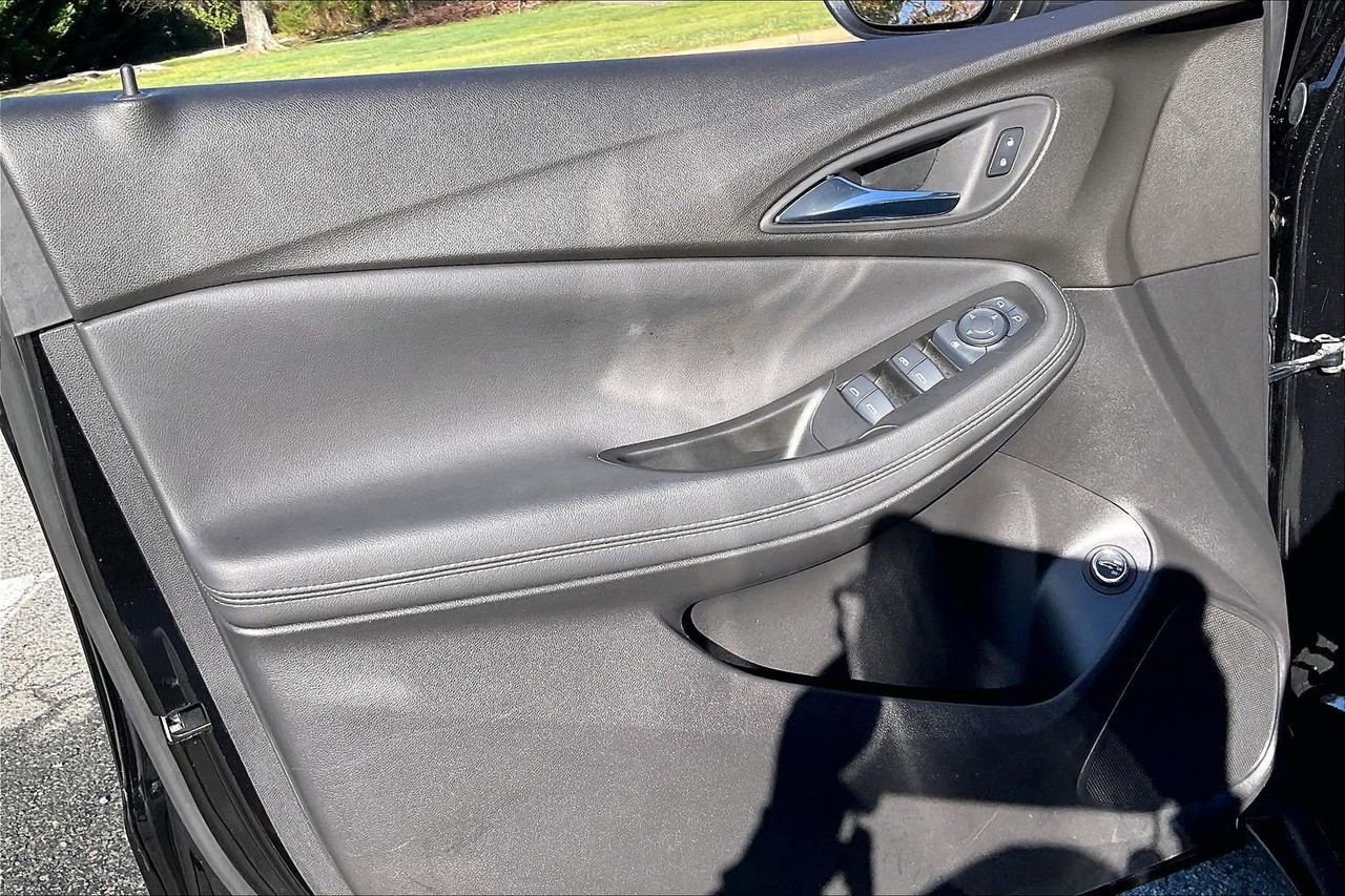 Used 2023 Buick Encore GX Select image 25