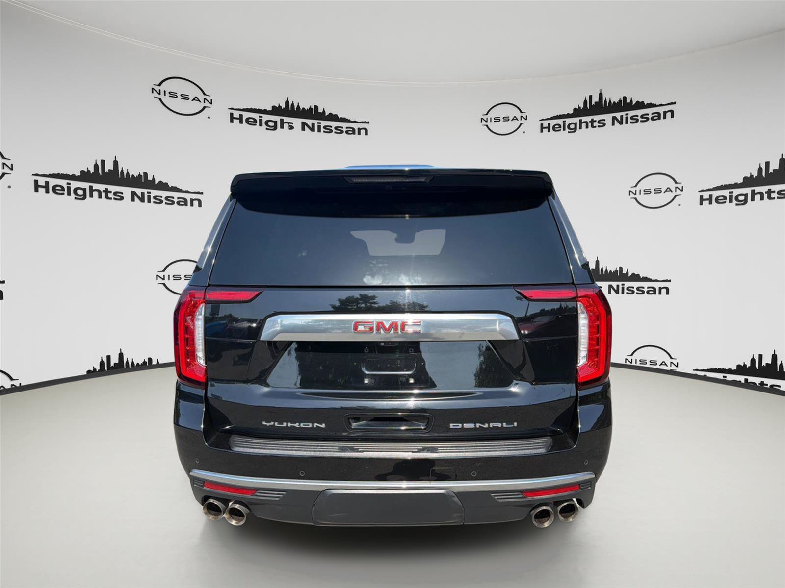 Used 2023 GMC Yukon XL Denali w/ Denali Reserve Package AWD/4WD image 4