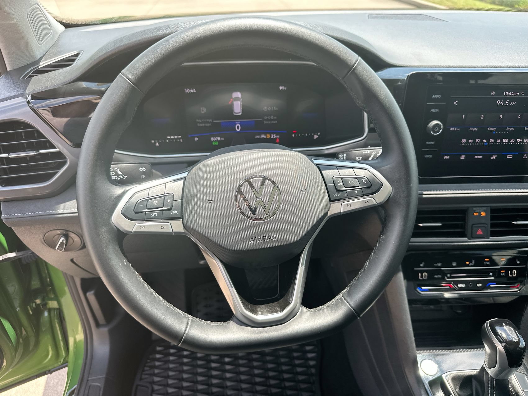 Used 2025 Volkswagen Taos SE FWD image 14