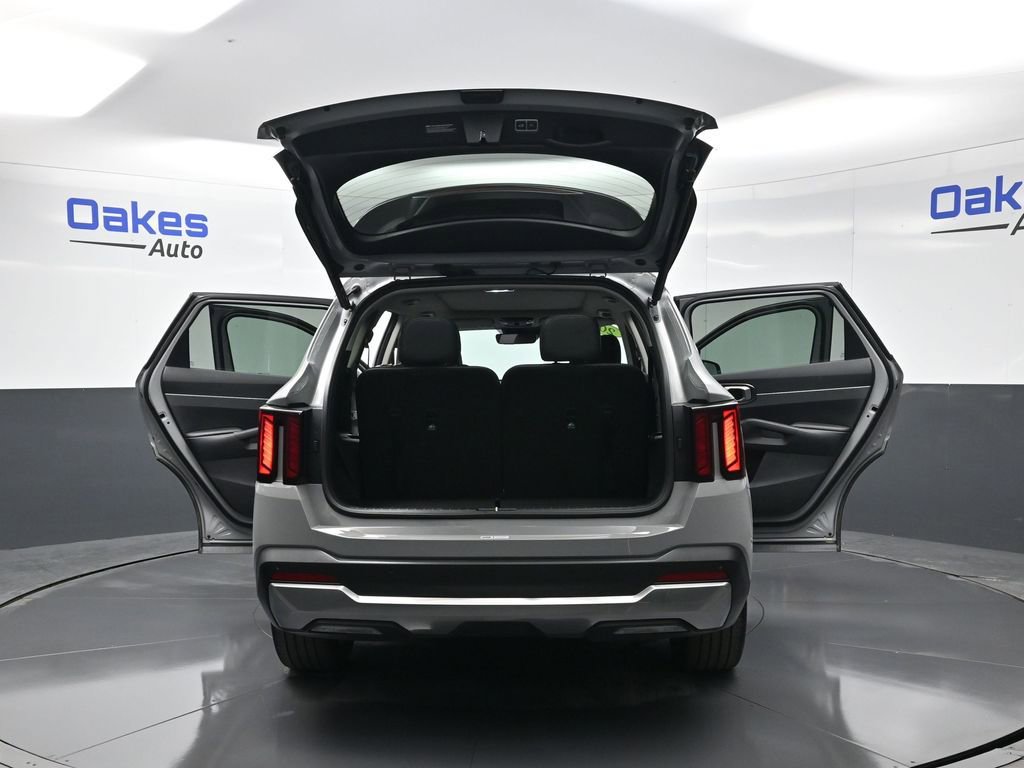 Certified 2024 Kia Sorento EX w/ Panoramic Sunroof Package image 60