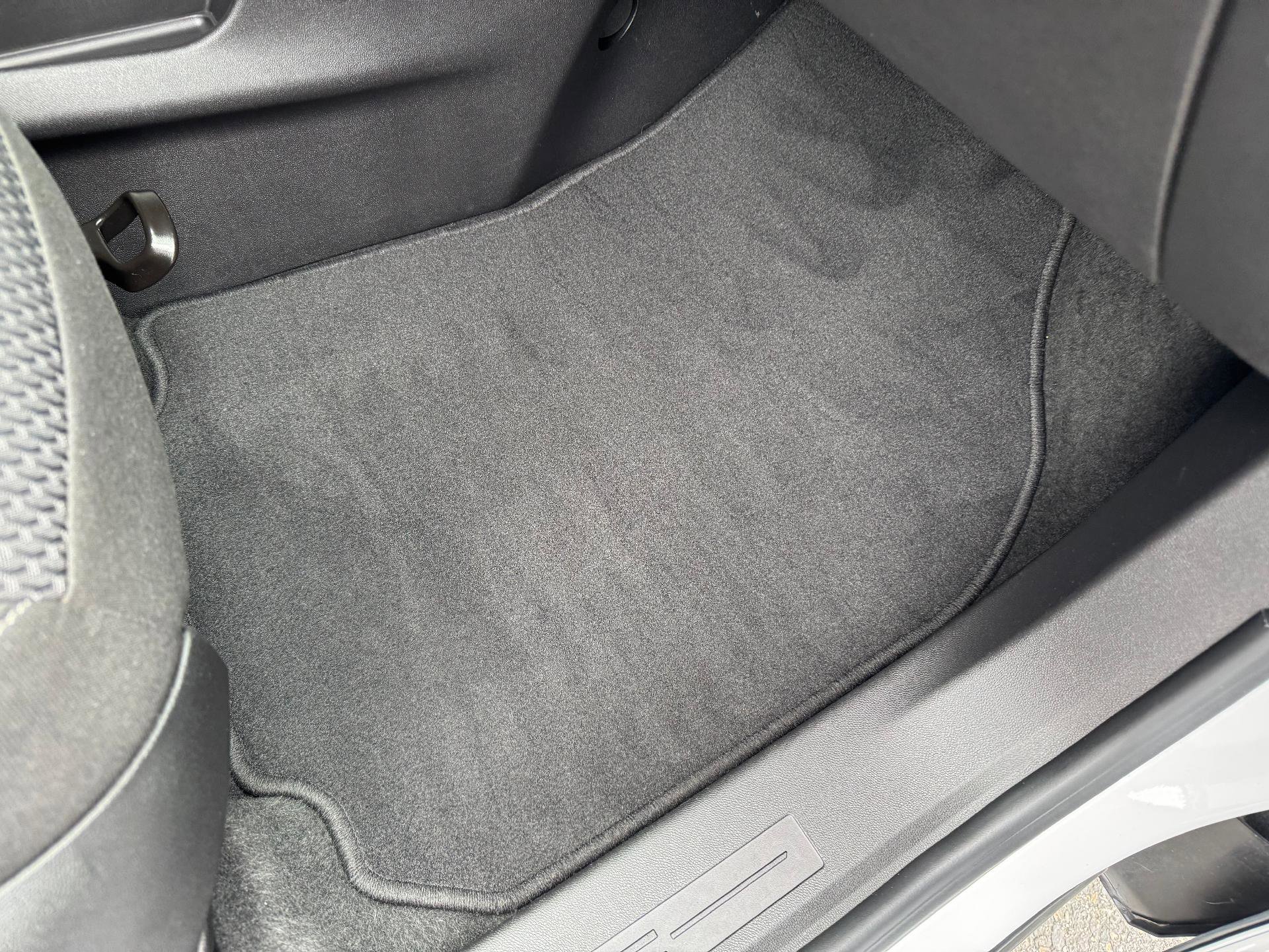 Used 2024 GMC Terrain SLE image 18