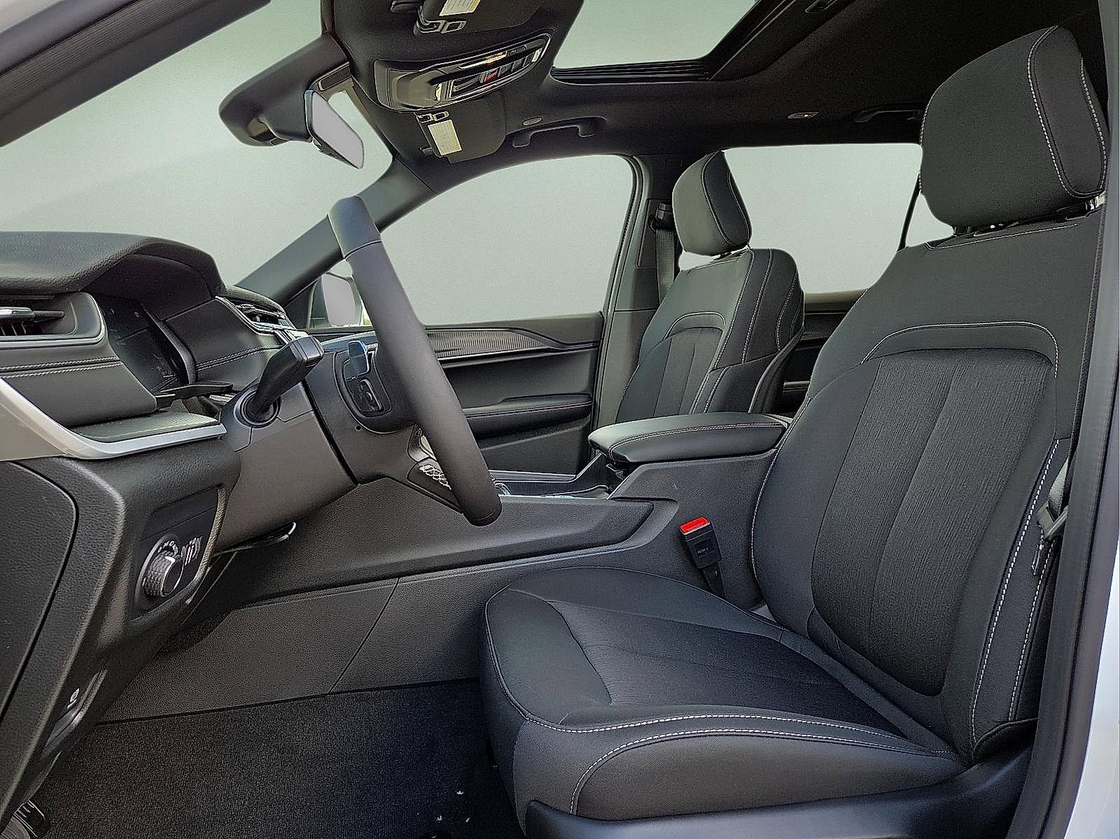 New 2025 Jeep Grand Cherokee L Laredo w/ Luxury Tech Group I image 15