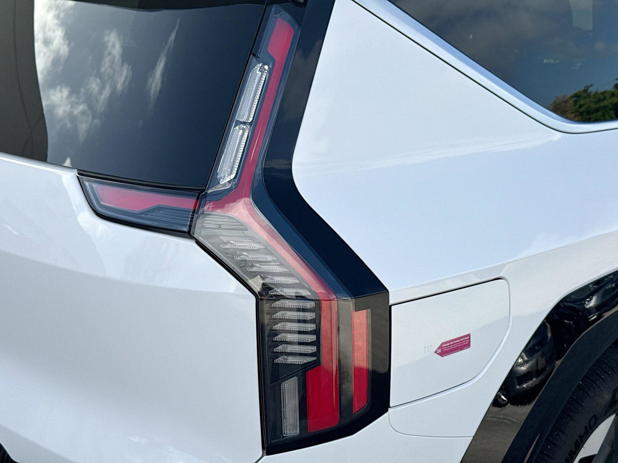 Used 2026 Kia EV9 Land image 25