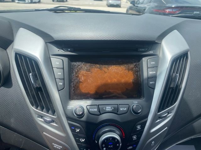 Used 2015 Hyundai Veloster FWD image 17