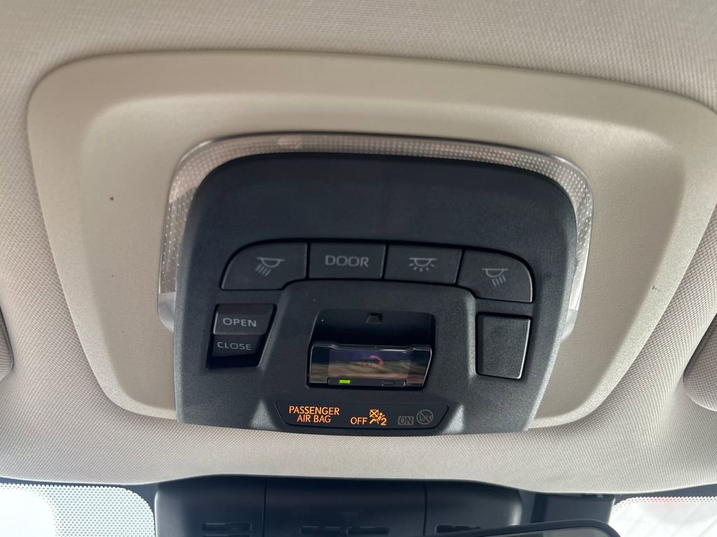 Used 2023 Toyota Crown Limited image 27