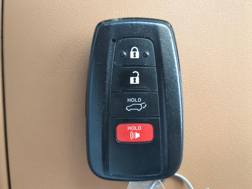 Used 2020 Toyota Highlander Platinum image 24