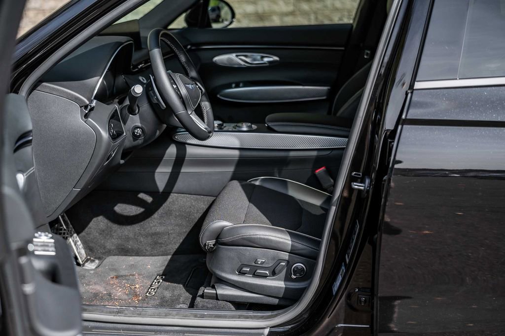 Used 2025 Genesis GV70 3.5T Sport image 23
