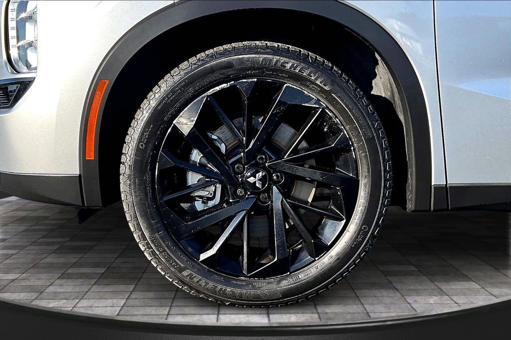Used 2025 Mitsubishi Outlander SEL Black Edition image 9