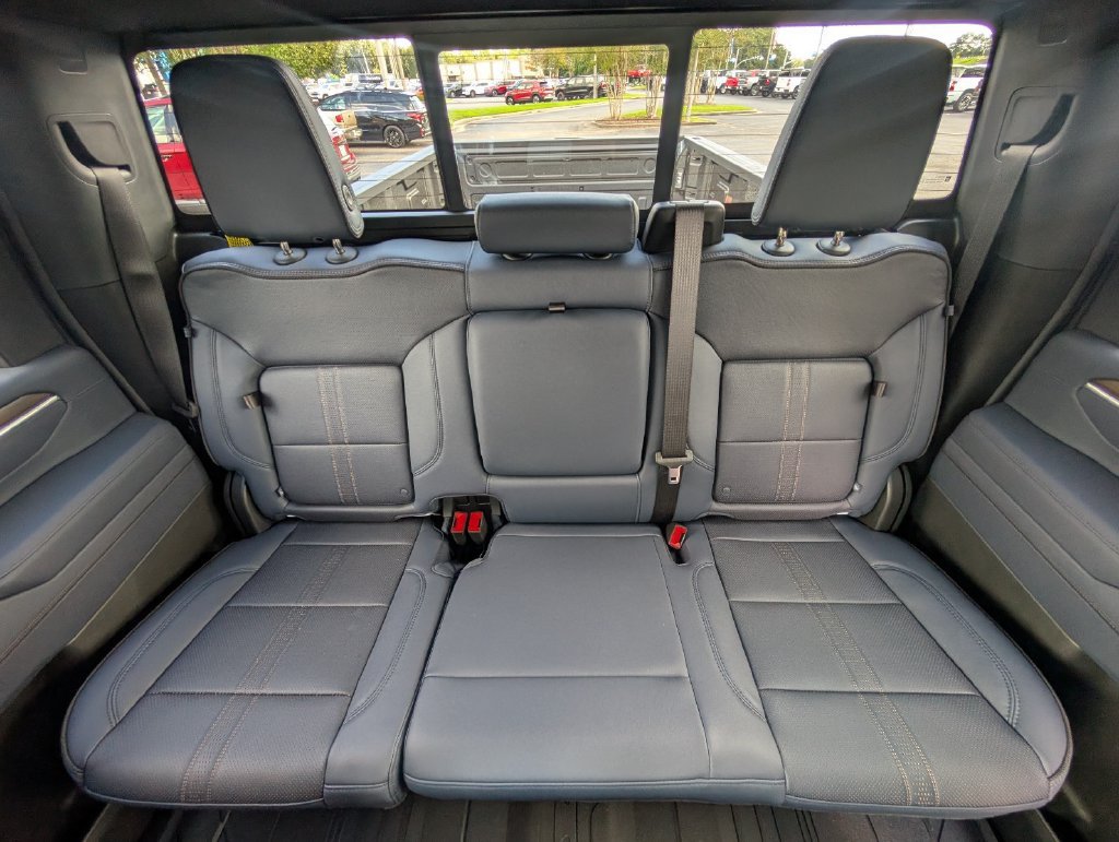 New 2026 Chevrolet Silverado 3500 High Country w/ High Country Premium Package AWD/4WD image 27