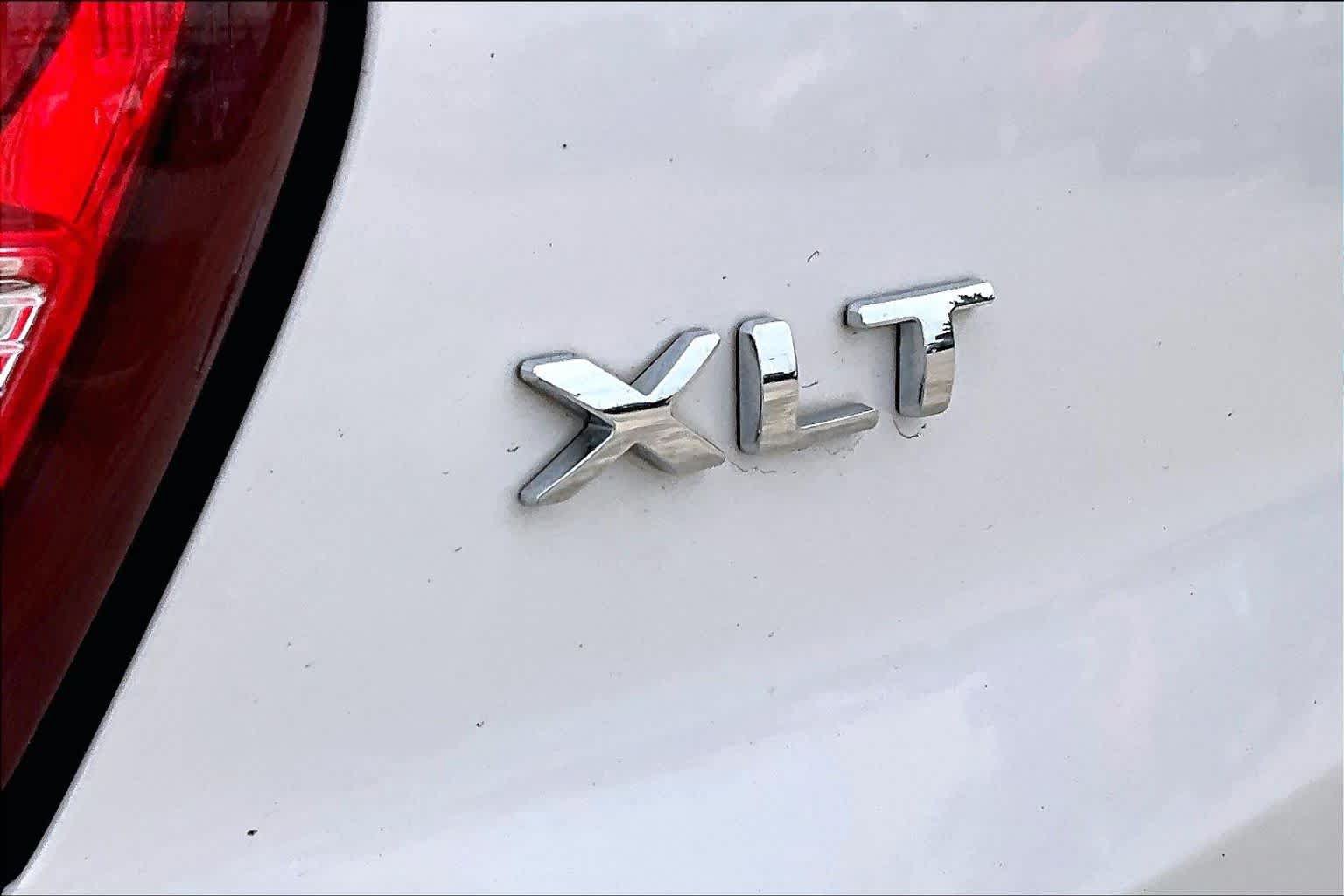 Used 2017 Ford Explorer XLT w/ Equipment Group 202A FWD image 9