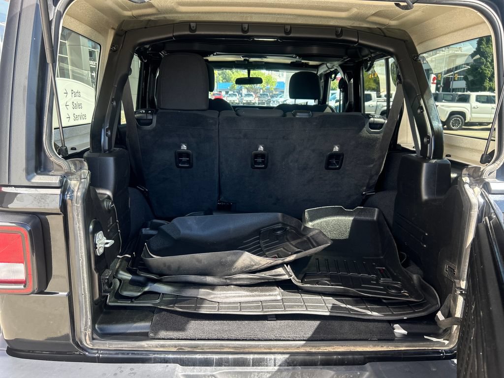 Used 2019 Jeep Wrangler Unlimited Sahara AWD/4WD image 24