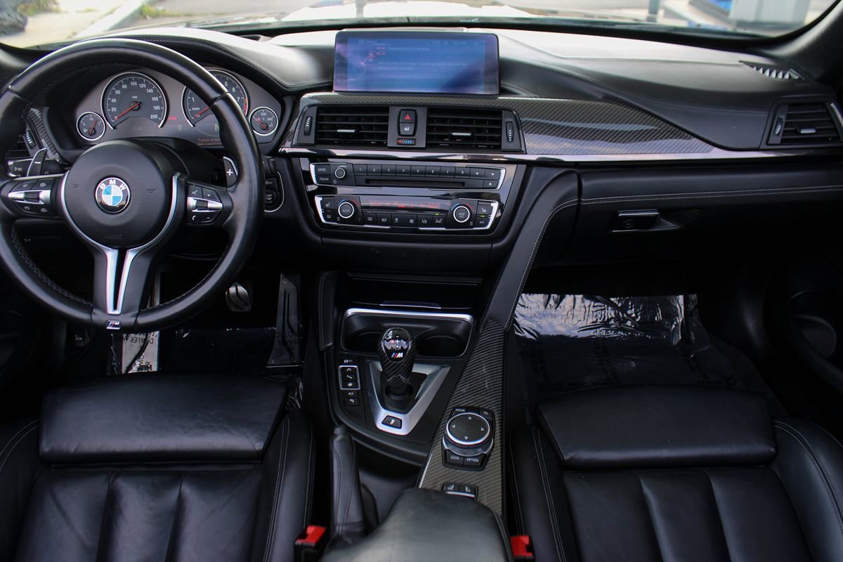 Used 2015 BMW M4 Convertible image 34