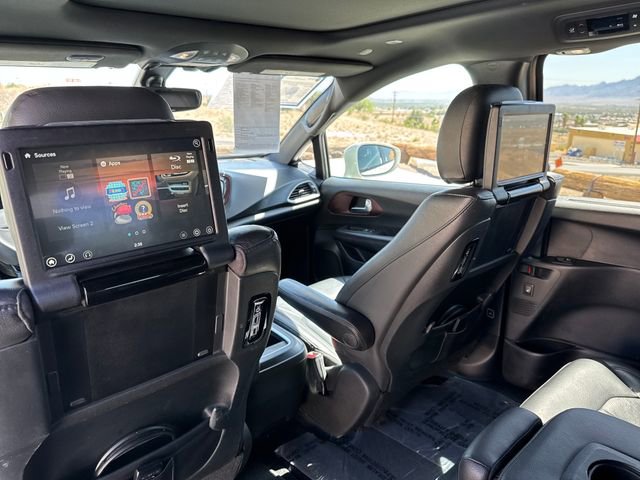 Used 2020 Chrysler Pacifica Touring-L FWD image 31