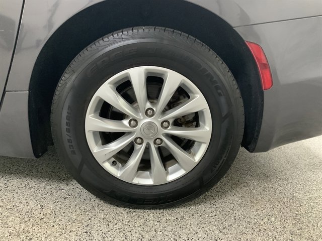 Used 2018 Chrysler Pacifica Touring-L image 10